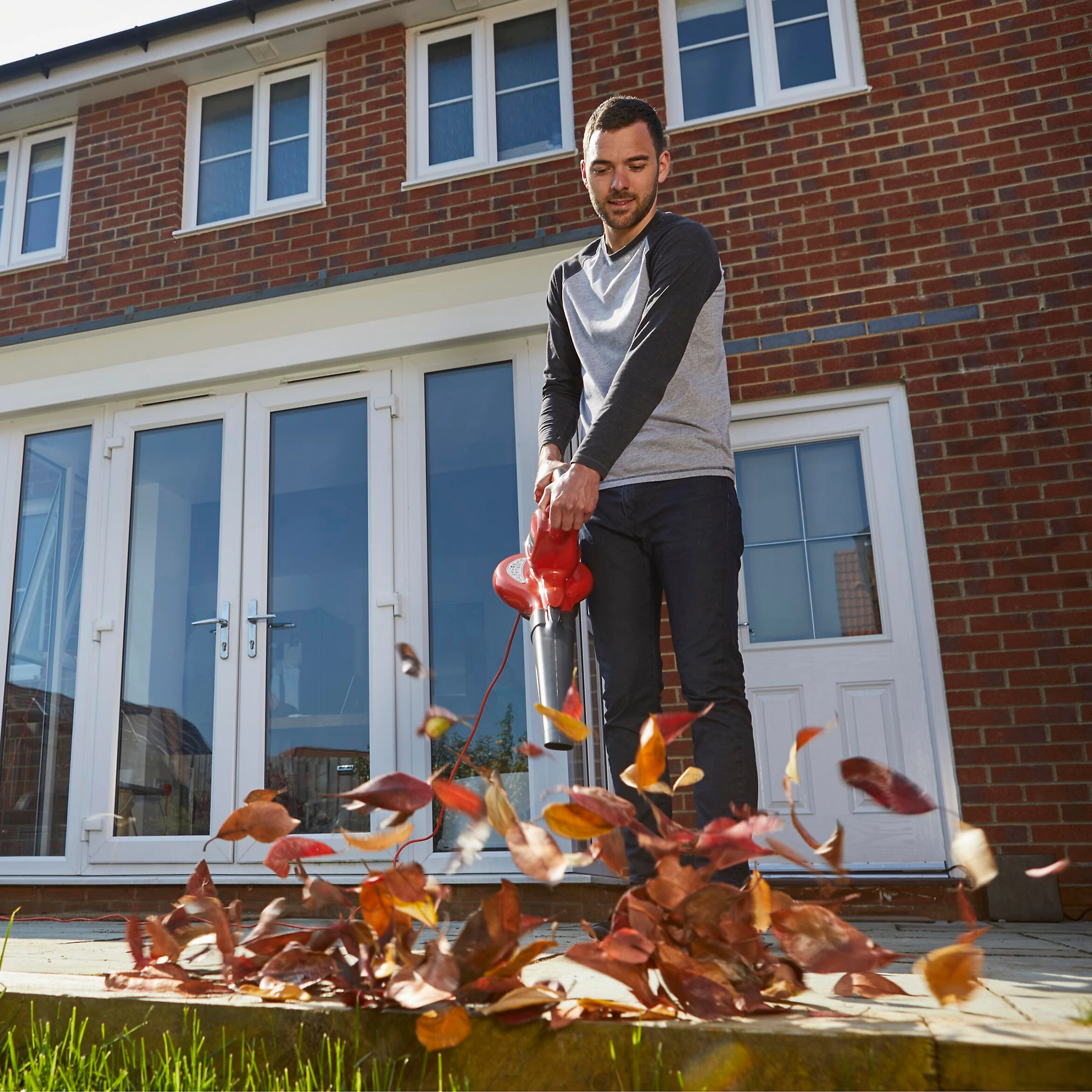 Flymo PowerVac 2700 Corded 2700W 100-230V Blower & vacuum - Image 2